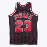 Mitchell &amp; Ness Michael Jordan Chicago Bulls 1996-97 Black Alternate Authentic Jersey (AJY4AC18126-CBUBLCK96MJO)