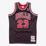 Mitchell & Ness Michael Jordan Chicago Bulls 1996-97 Black Alternate Authentic Jersey (AJY4AC18126-CBUBLCK96MJO)