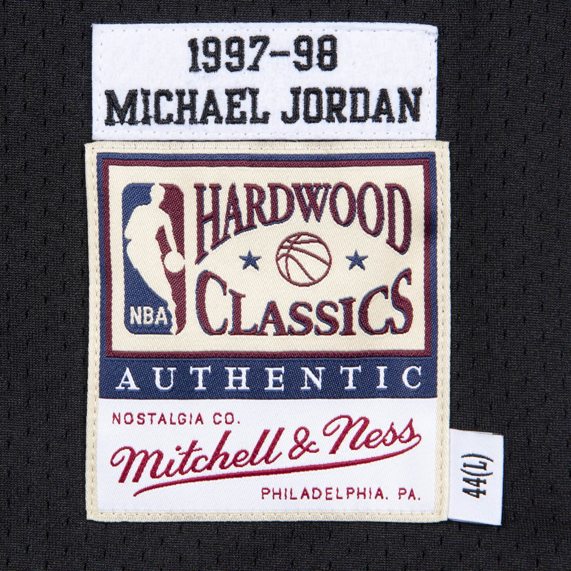 Mitchell &amp; Ness Authentic Jersey Chicago Bulls Alternate 1997-98 Michael Jordan
