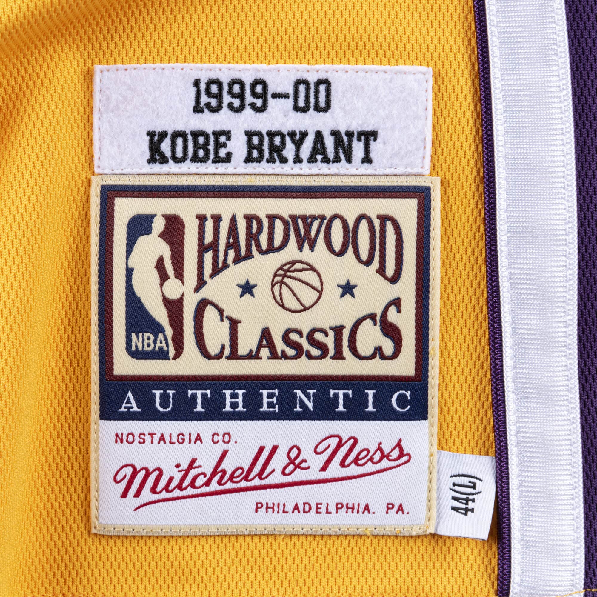 Mitchell & Ness NBA Authentic Jersey 'Los Angeles Lakers - Kobe Bryant 1999-00' AJY4CP18185-LALPURP99KBR
